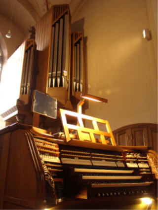 Foto: Spieltisch und Chororgel